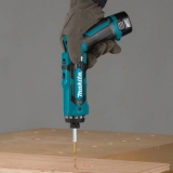 Аккумуляторная отвертка Makita DF012DSE